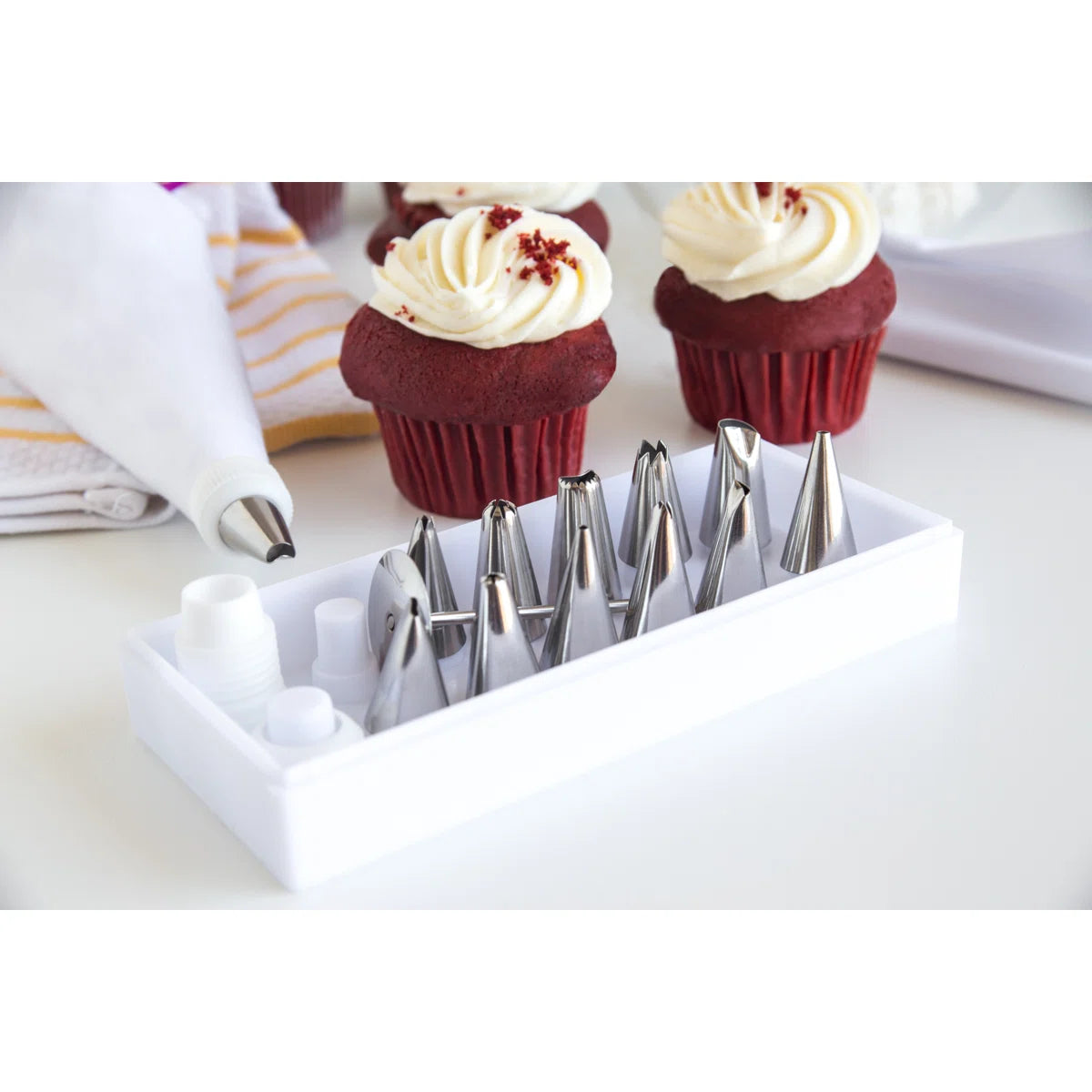 Brands 17 Piece Icing Set